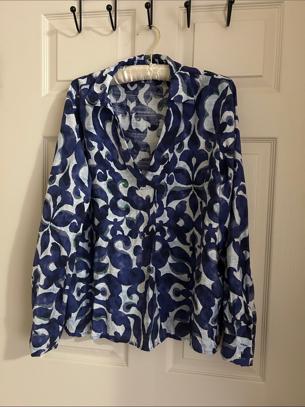 Women's Blue Floral-Print Button Down Shirt